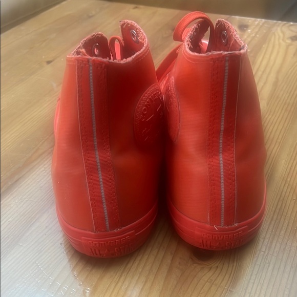 Converse High-Top Sneakers in Vibrant Red - Picture 3 of 13